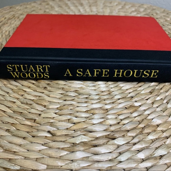 A Safe House - A Novel by Stuart Woods - Picture 6 of 10